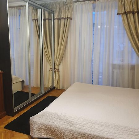 Затишна Квартира В Центрі Міста Luck Kültér fotó