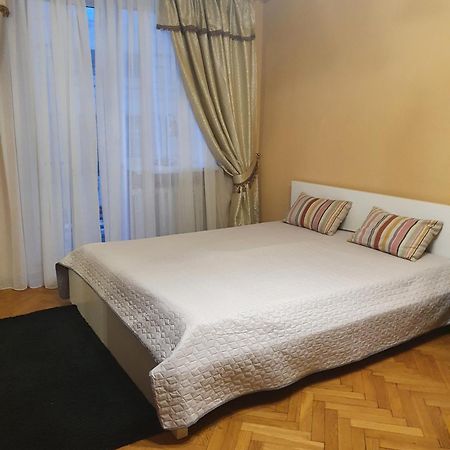 Затишна Квартира В Центрі Міста Luck Kültér fotó